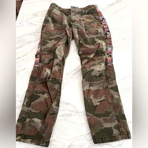 Anthropologie Camo Pant, size 26